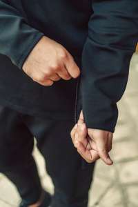 Détails Sweat noir pour homme Maydane