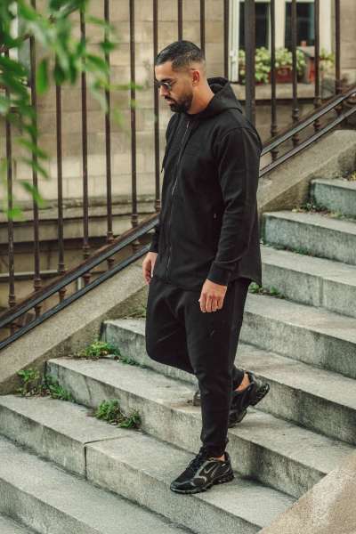 Jogging sarouel noir Mayback pour homme Noujoum porté en ville