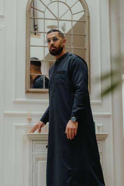 Qamis homme couleur bleu nuit modèle Abrar