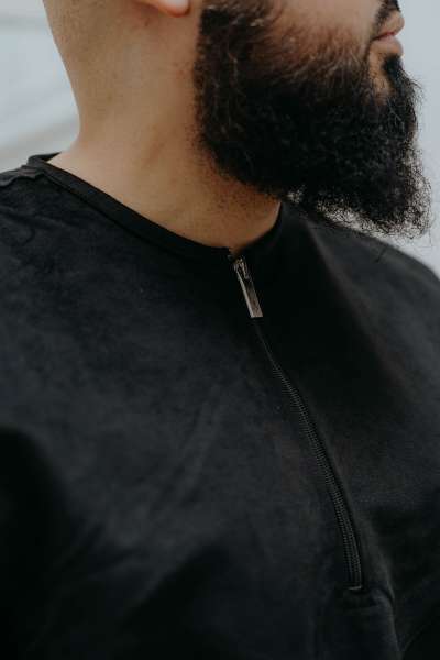 Détails du Qamis noir Noujoum modèle Qawam