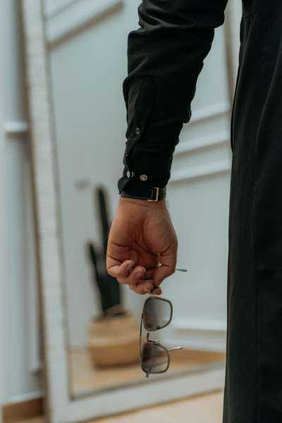 Manche du Qamis noir Noujoum modèle Qawam