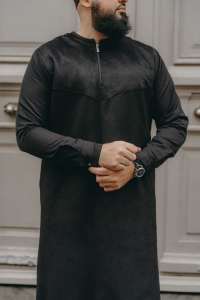 Qamis noir Noujoum modèle Qawam