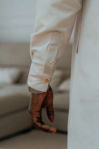 Détails manche Qamis couleur Crème Noujoum