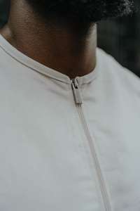 Détails Qamis couleur Crème Noujoum