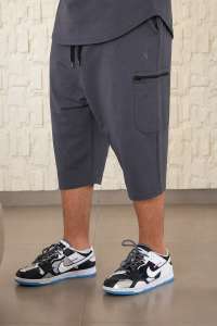Sarouel bermuda homme gris vu de côté