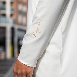 Voici notre magnifique Qamis Cellini dans un nouveau coloris : white/beige
En édition limitée 

-Coupe ajustée 
-Fermeture éclair aux poches 
-Toujours le détail  qui fait la différence: Les zips aux poignets 

Disponible sur le site (lien en bio) 

#noujoumstore #noujoum #couturier #designerwear  #teeshirt  #streetstyle #frère #outfitmen #modeethique #modestfashion #modestclothing #mouslimwear #modestinspiration #parisien #muslim #modestfashionblogger #islamiclook #aid #survêtement #sarouel #sarwel #soldes #promos #promo #cargo #beige #shootingphoto
#paris #thobe